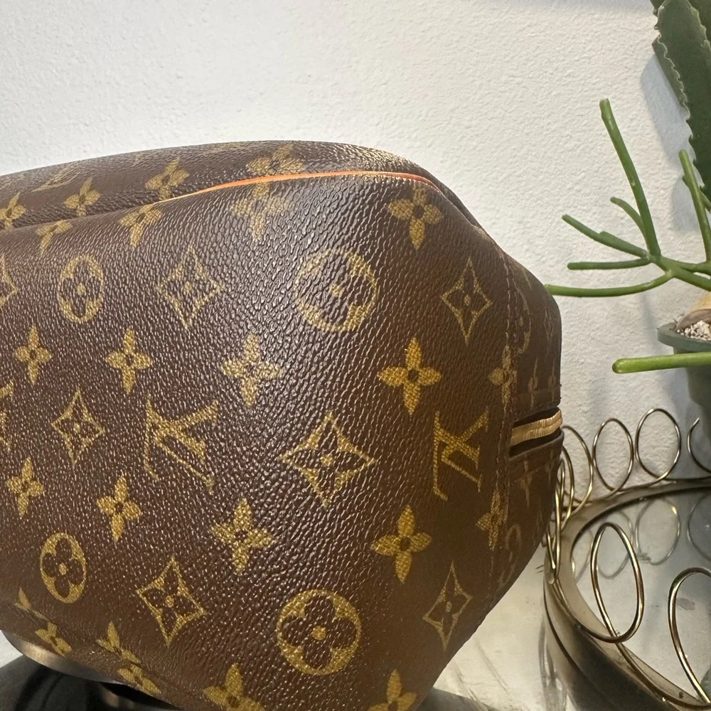Louis Vuitton Deauville Handbag Monogram Canvas with 🔐 and bag tag. 🏷️ - Picture 9 of 13